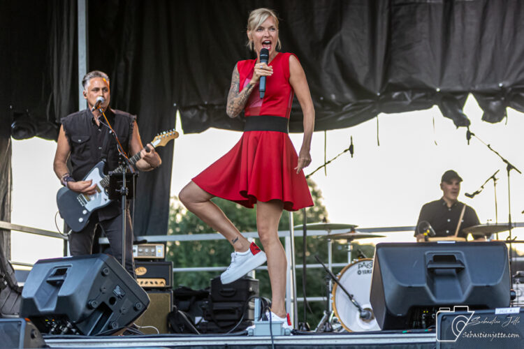 Photos du concert de Brigitte Boisjoli à Repentigny