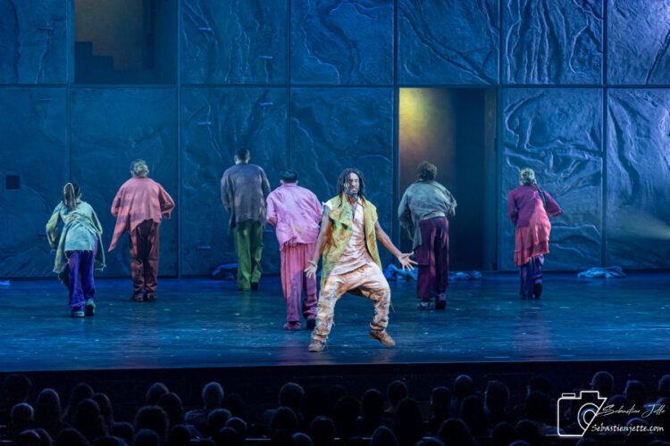 Les Bohémiens dirigés par Clopin