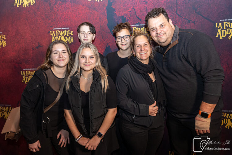 La comédie musicale «La famille Addams»: un spectacle grandiose avec des talents exceptionnels