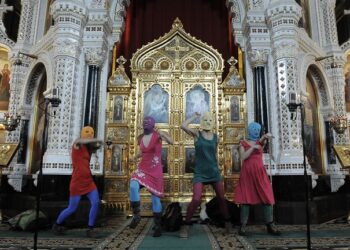 Les Pussy Riot présentent leur spectacle primé et une exposition sur leurs protestations artistiques en Russie