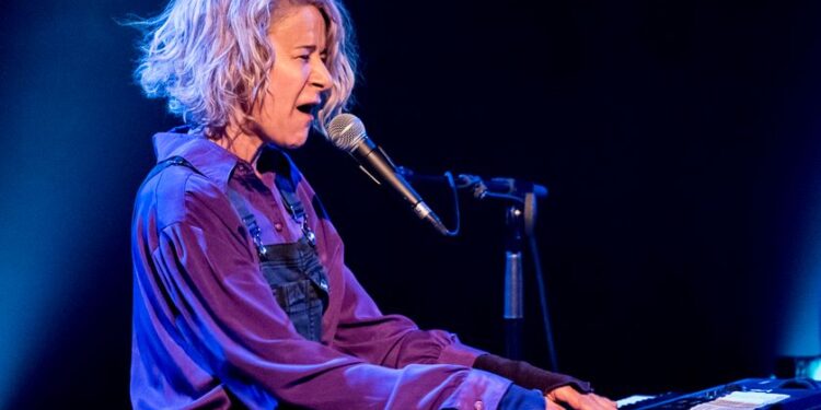 Marie-Jo Thério : chaleureuses retrouvailles à la Place des Arts!