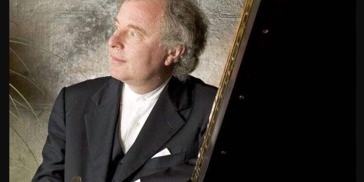 Une soirée magistrale avec Andras Schiff : un concert enchanteur au Palais Montcalm