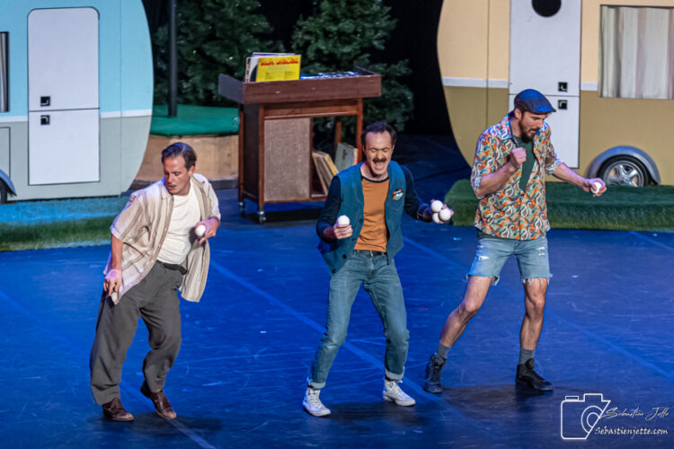 Découvrez les photos de Camping, le spectacle du temps des Fêtes!