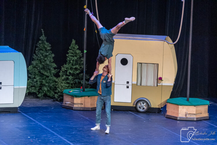 Découvrez les photos de Camping, le spectacle du temps des Fêtes!