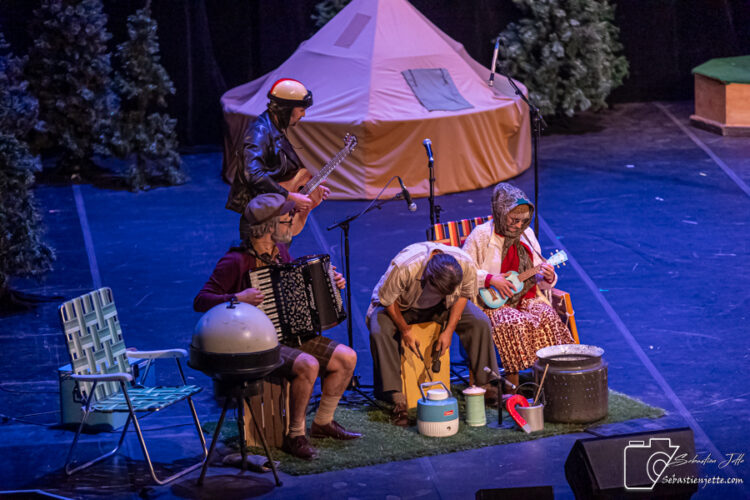Découvrez les photos de Camping, le spectacle du temps des Fêtes!