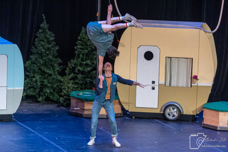 Découvrez les photos de Camping, le spectacle du temps des Fêtes!