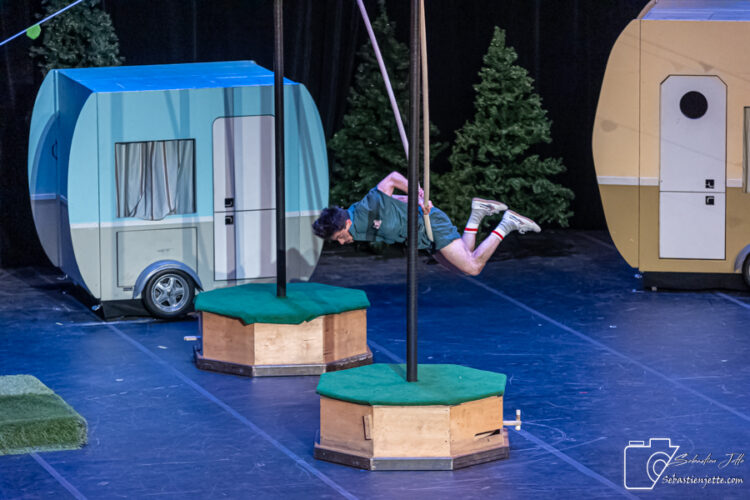 Découvrez les photos de Camping, le spectacle du temps des Fêtes!