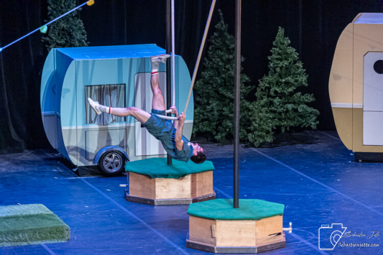 Découvrez les photos de Camping, le spectacle du temps des Fêtes!