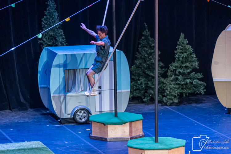 Découvrez les photos de Camping, le spectacle du temps des Fêtes!