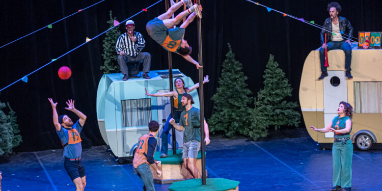 Découvrez les photos de Camping, le spectacle du temps des Fêtes!