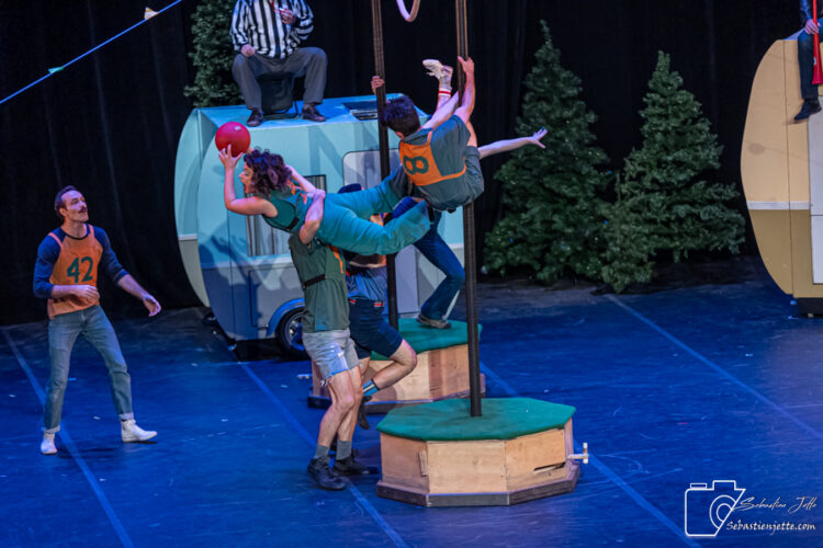 Découvrez les photos de Camping, le spectacle du temps des Fêtes!