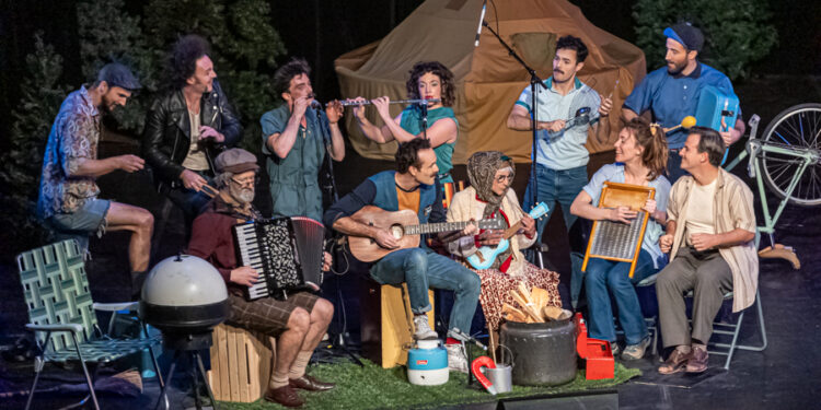 Découvrez les photos de Camping, le spectacle du temps des Fêtes!