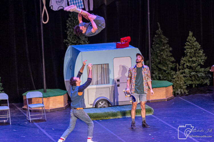 Découvrez les photos de Camping, le spectacle du temps des Fêtes!