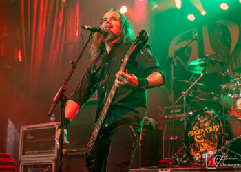 Sword et Anonymus enflamment le Théâtre Beanfield