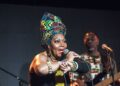 Harmonies du monde: Lorraine Klaasen enflamme Montréal de sa voix
