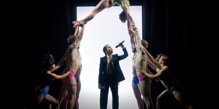 «The Mirror» : cirque bavard