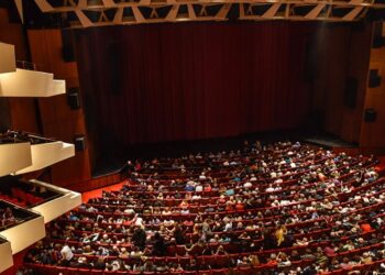 Le Barbier de Séville et La Bohème, à la Place des Arts