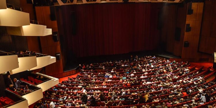 Le Barbier de Séville et La Bohème, à la Place des Arts