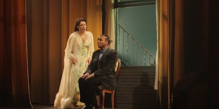 «La ménagerie de verre» au Théâtre Denise-Pelletier: portrait saisissant d’une mère toxique