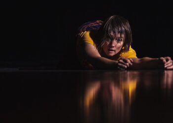 Plongée intime dans « Between Me and You » : Heidi Strauss électrise l&rsquo;Agora de la Danse