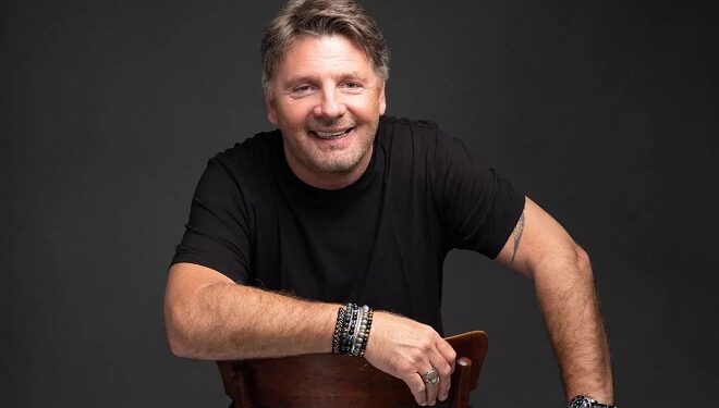 Rires et réflexions : Le monde de Philippe Lellouche entre Québec et France