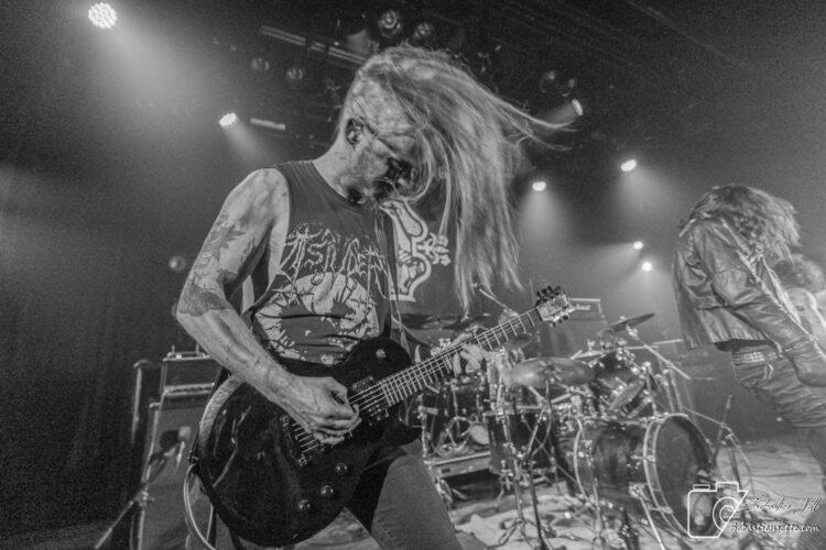 1349 enflamme Le Studio TD avec un spectacle de black métal intense