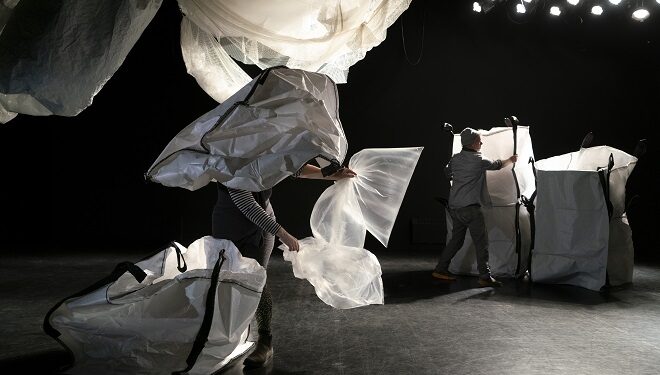 Une performance queer anticapitaliste captivante, absurde, réaliste et touchante !