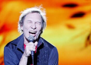 Derniers adieux à Jean-Pierre Ferland: le public est invité à porter du jaune