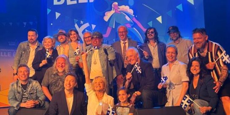 Fête nationale: Marjo reçoit le prix Artisan