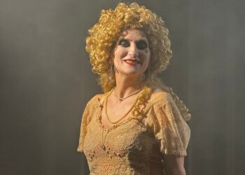 Natalie Choquette se lance dans une « belle folie » avec Meurtre à l’opéra!