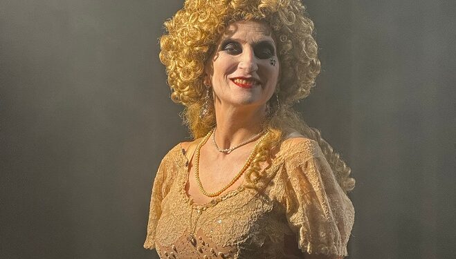 Natalie Choquette se lance dans une « belle folie » avec Meurtre à l’opéra!