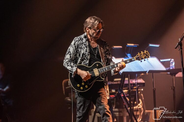 Al Di Meola: Une Légende du Jazz Fusion au Festival International de Jazz de Montréal