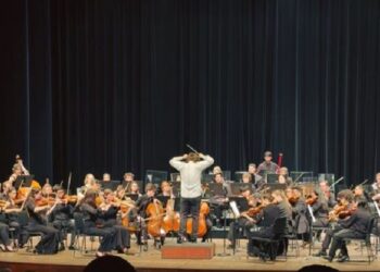 Par-dessus tout, la révélation d’un compositeur québécois de talent auteur de Fragments pour orchestre: Charles Roy Dubuc