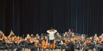 Par-dessus tout, la révélation d’un compositeur québécois de talent auteur de Fragments pour orchestre: Charles Roy Dubuc