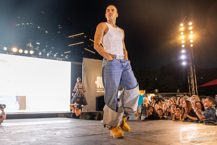 Défilé anniversaire : 65 ans marqués par la mode