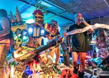 Métal, humour et démesure : le concert qui a tout déclenché