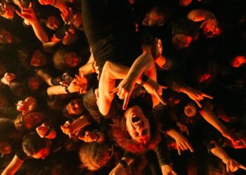 Deaner ’89 : Une plongée dans l’univers du heavy metal et du hockey