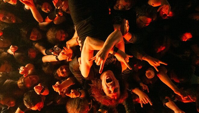 Deaner ’89 : Une plongée dans l’univers du heavy metal et du hockey