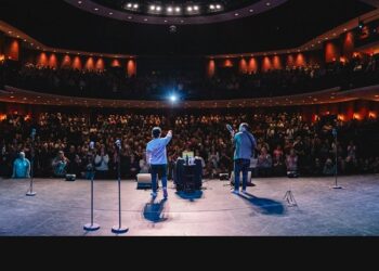 Hallelujah : La tournée de Choir! Choir! Choir!