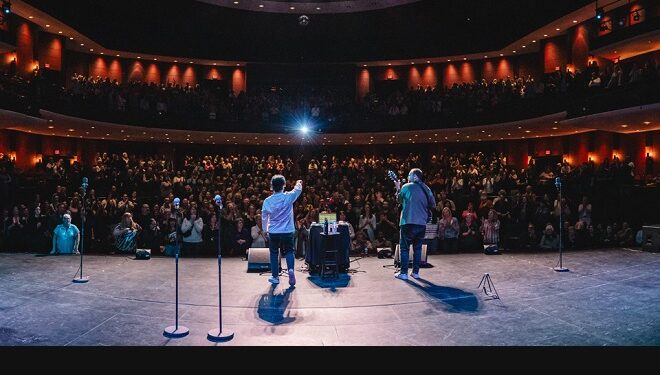 Hallelujah : La tournée de Choir! Choir! Choir!