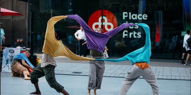 Une soirée de danse québécoise qui électrise la Place des Arts