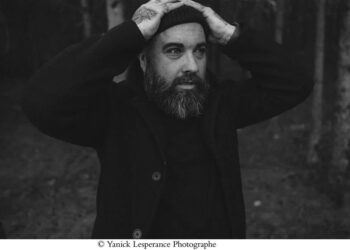 Bisou, un récit à la fois drôle et touchant, avec un ton mordant.