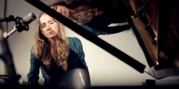 L’extraordinaire exploit de la voix de Rachel Fenlon s’auto-accompagnant au piano