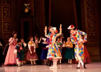 60 ans de Casse-Noisette aux Grands Ballets :  Luminosité somptueuse, décors radieux, danses féériques