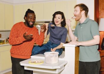 Entre le théâtre du cocasse et le rire jaune du grotesque