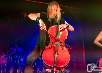 Apocalyptica et Nita Strauss enflamment le MTelus