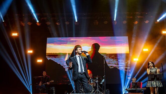 Julien Dassin en concert à Montréal : Un hommage inoubliable à son père Joe Dassin