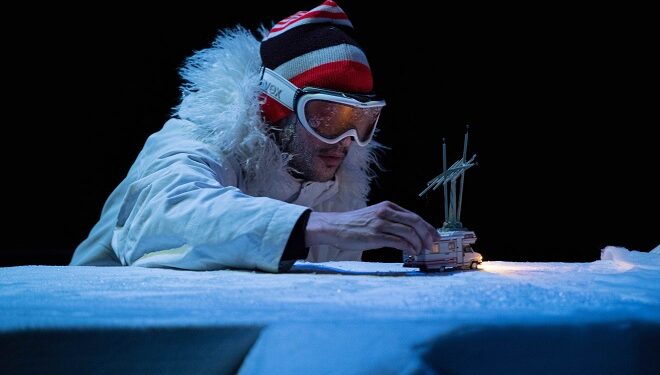 Des marionnettes animales mettent à nu les effets de la catastrophe climatique