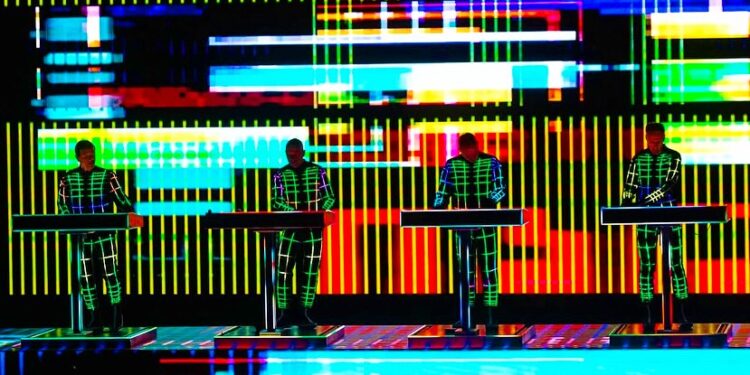 Kraftwerk électrise la Salle Wilfrid-Pelletier : un voyage futuriste au cœur de l’électronique