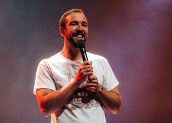 Entretien avec Franjo : l’humoriste français qui débarque à Montréal
